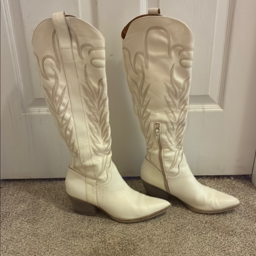 White Western-Style Women's Boots
